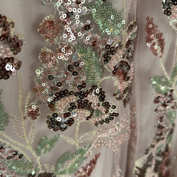 Mac Duggal FLORAL EMBELLISHED SHORT SLEEVE GOWN size 8 Sold ou… - Picture 15 of 17